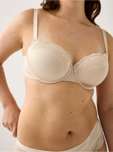 Brjóstahaldari, Akleja