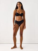 Brjóstahaldari, Akleja