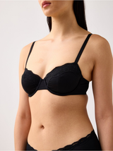 Brjóstahaldari, Aster