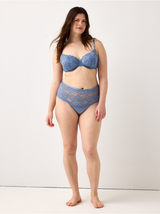 Brjóstahaldari, Lilja