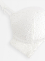 Brjóstahaldari, Lilja