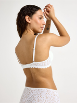 Brjóstahaldari, Lilja