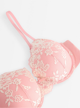 Brjóstahaldari, Lilja