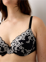 Brjóstahaldari, Lilja