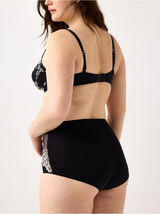 Brjóstahaldari, Lilja