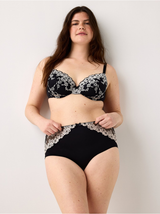 Brjóstahaldari, Lilja