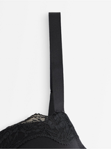 Brjóstahaldari, Akleja