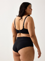 Brjóstahaldari, Akleja