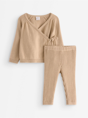 Sett, peysa og leggings