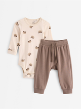 Sett, samfella og buxur